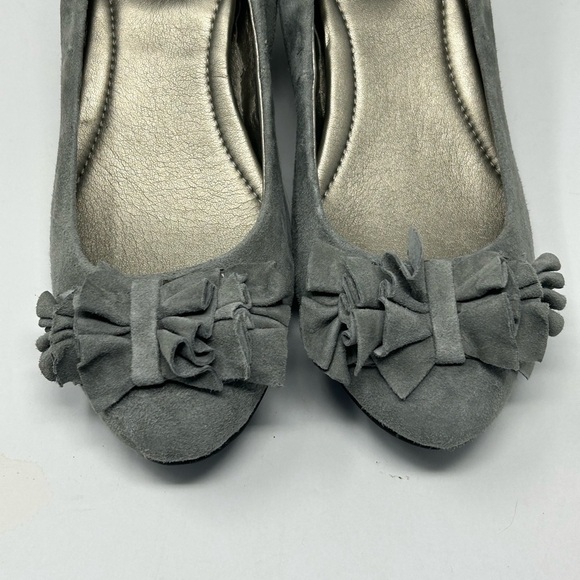 Mee Too Gray Suede Shelby Wedge Shoe Size 7 NEW - Picture 4 of 8